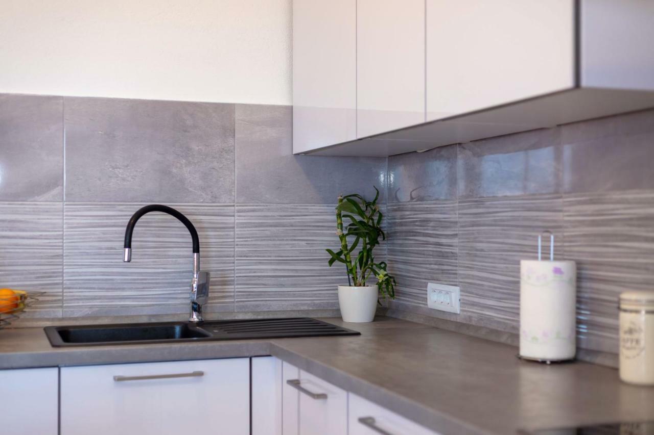 Luxury Apartment Nora Подстрана Екстер'єр фото