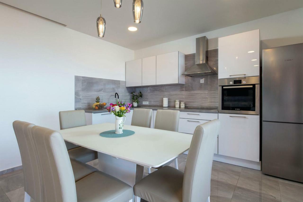 Luxury Apartment Nora Подстрана Екстер'єр фото