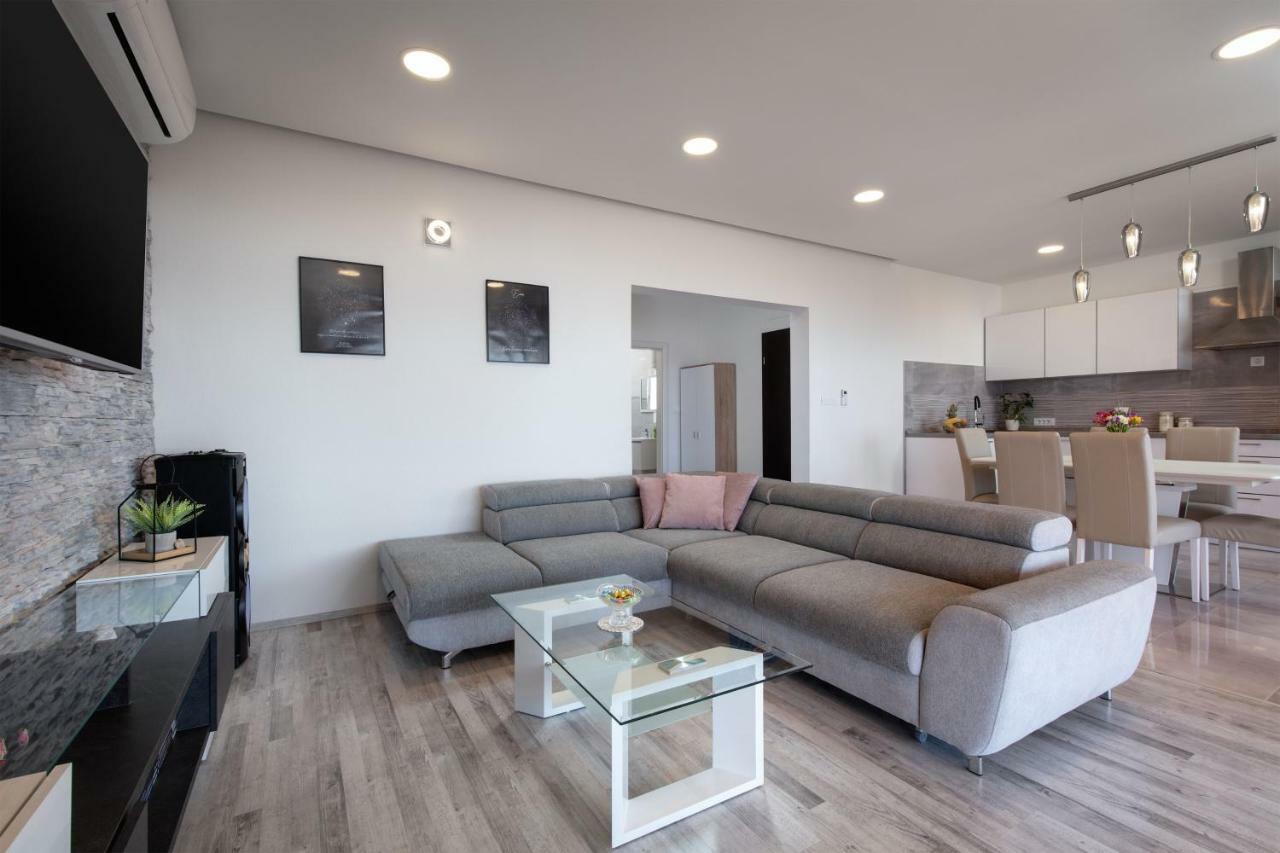 Luxury Apartment Nora Подстрана Екстер'єр фото