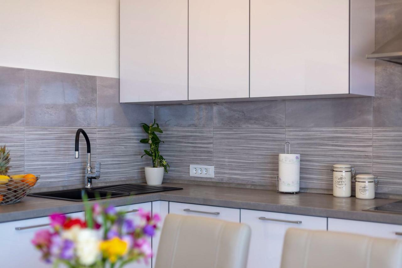 Luxury Apartment Nora Подстрана Екстер'єр фото