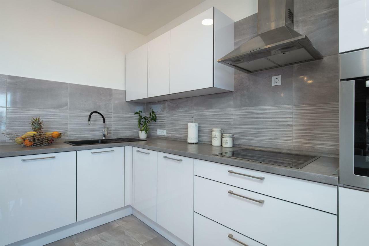 Luxury Apartment Nora Подстрана Екстер'єр фото